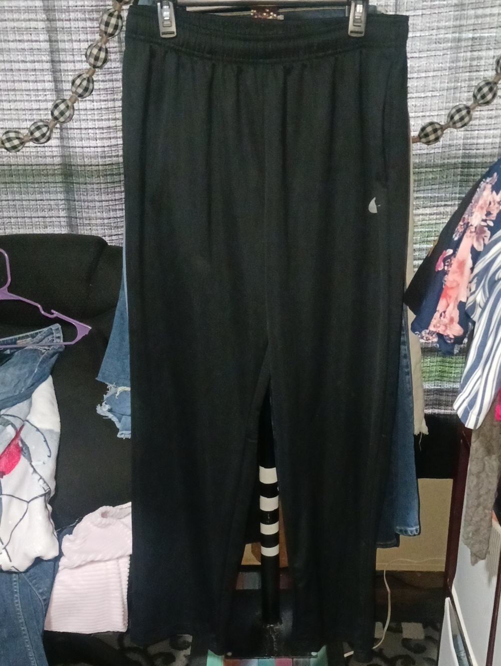 Nike Men's Black Jogger Sweatpants with Subtle Logo